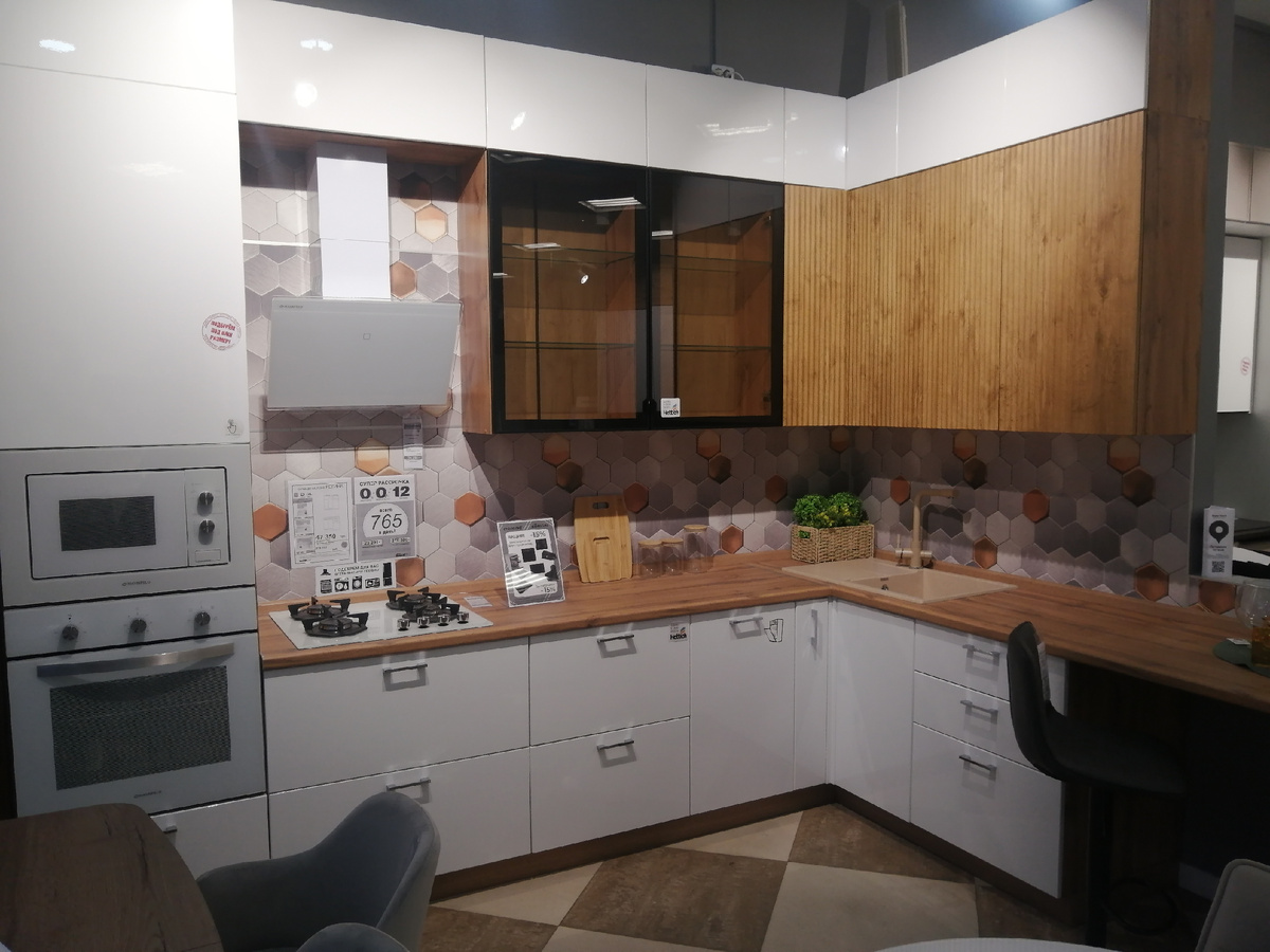 Сочетание глянцевых и рифленых фасадов создают атмосферу воздушности и теплоты одновременно. 