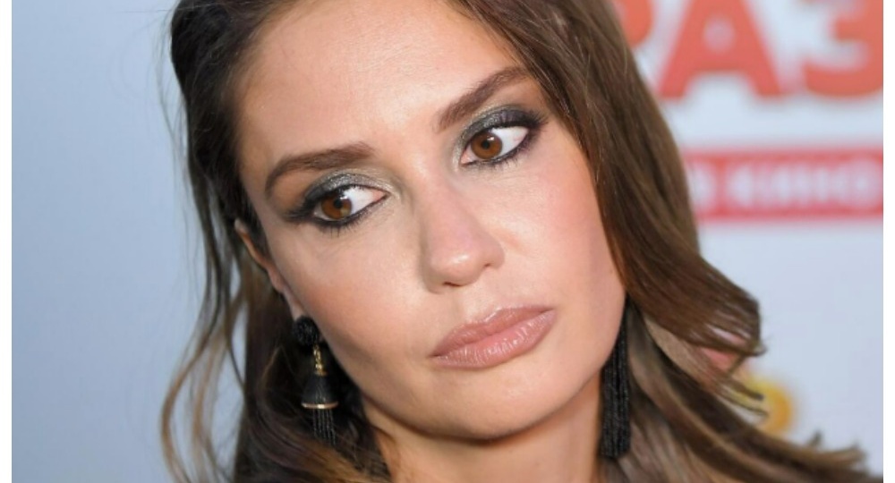 Паспорт раздора: почему беременная Агата Муцениеце отказывается от российского гражданства