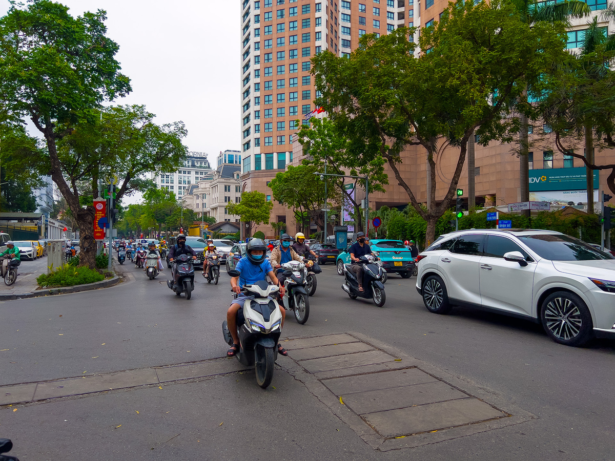 Вьетнамский трафик сопровождаемый бесконечным бип-бип-п-п-п-п-п!