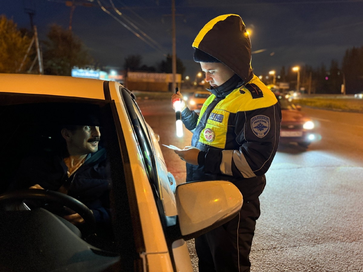 Выходим из автомобиля и дуем в дудку: что это за выражение инспектора ГИБДД и почему он его предлагает? Ответ автоюриста