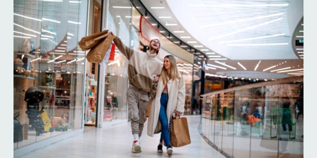 День провели в Торговом центре. Купила себе нужный подарок. Маркетплейсы убьют розничную торговлю.