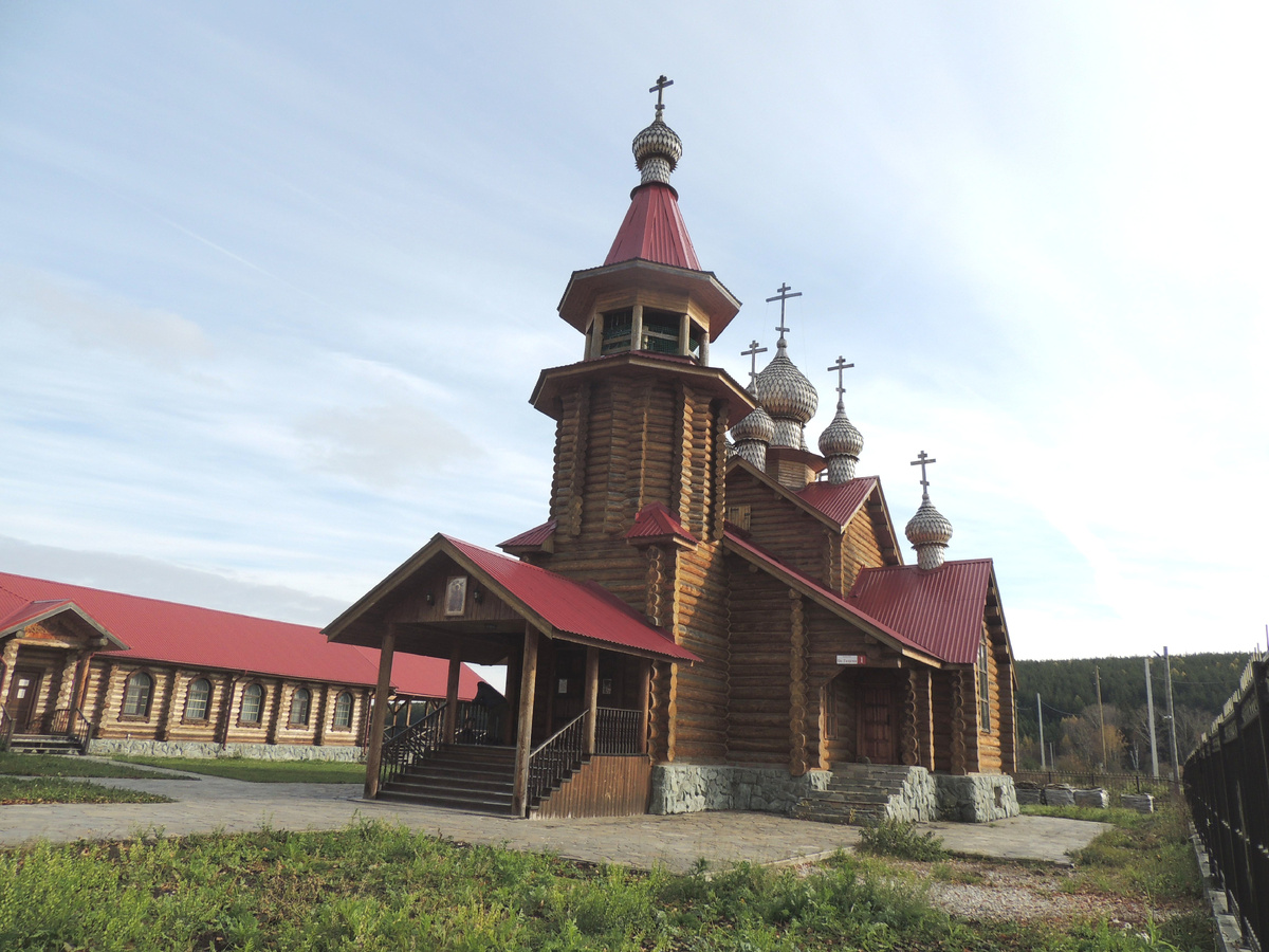 Храм во имя святого Великомученика Георгия Победоносца