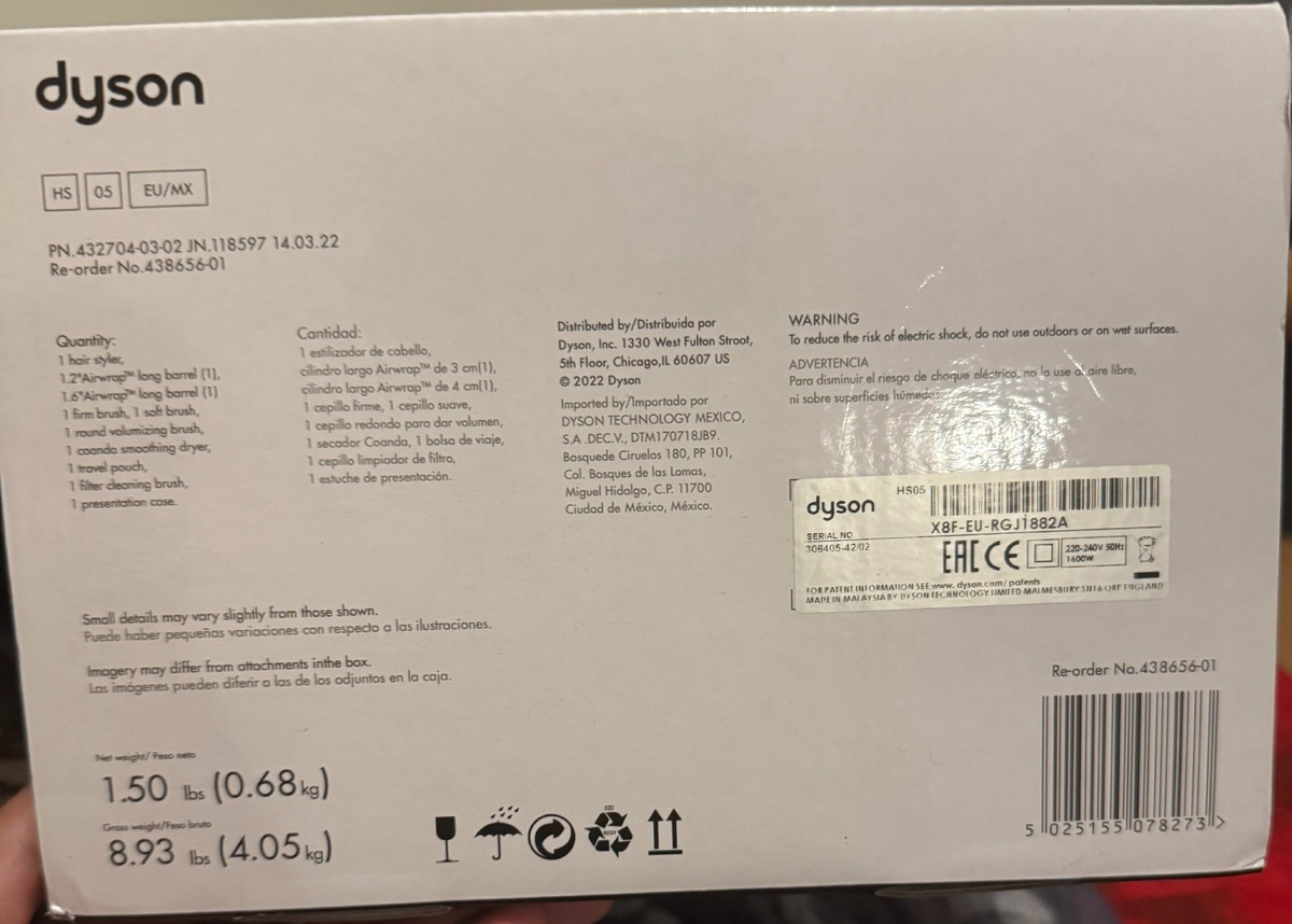    Качество печати и наклеек на подделке оставляет желать лучшего. Даже наклейки размещены неровно. Изображение: reddit.com