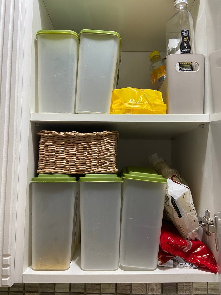 Почти все баночки пустые. Теперь все их перемою в рамках моей генералки)))