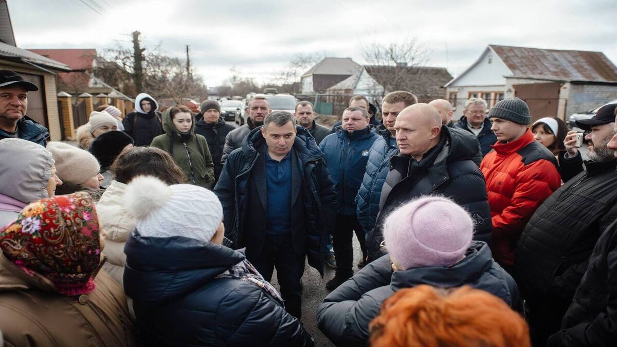    Губернатор Курской области во время воскресного объезда посетил адреса, где у жителей возникали нарекания на качество ремонта дорог