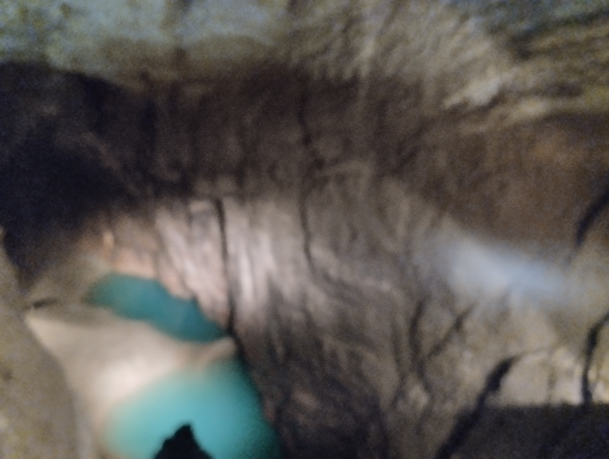 Абхазия. Голубое озеро в горе. Фото для обложки 