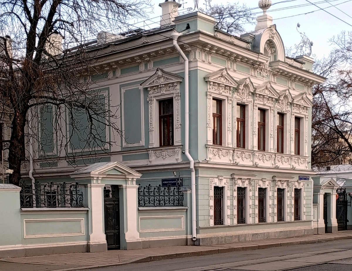 Новокузнецкая улица, дом Бахрушина. Фото автора