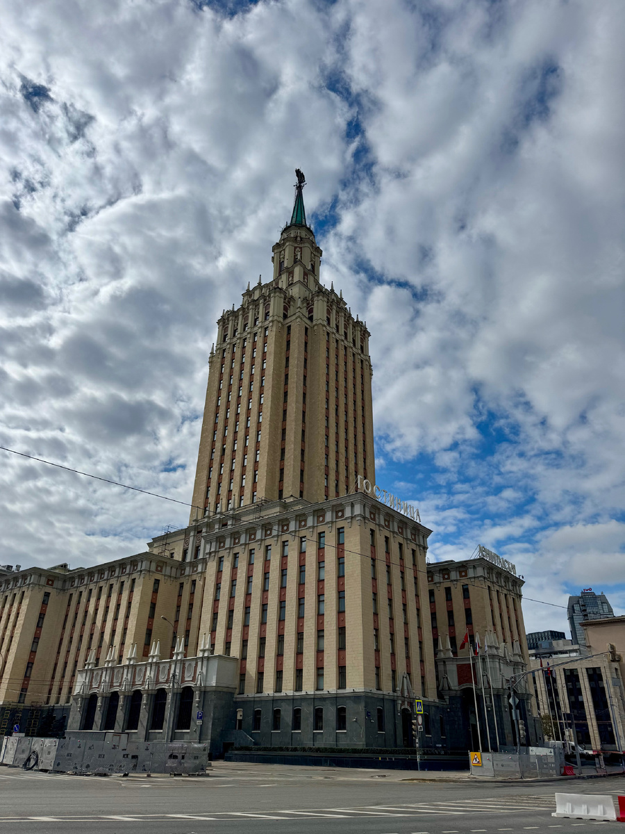 Вид на гостиницу со стороны Казанского вокзала