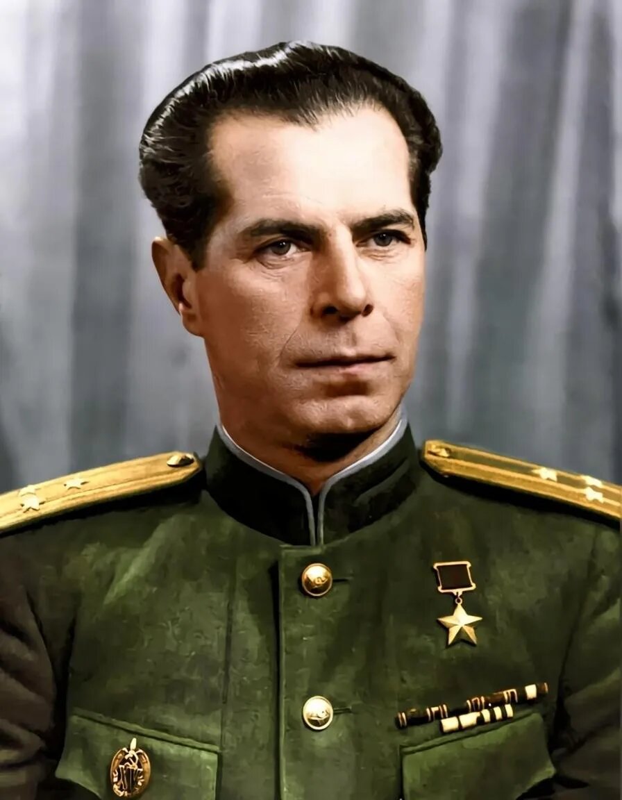 Герой Советского Союза, полковник Д.Н. Медведев