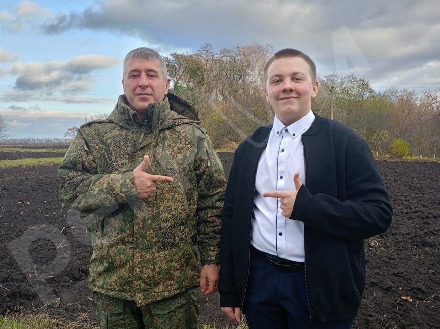   15-летний Егор Суков и герой СВО Магомед Абдуллаев / Источник: © Предоставлено Егором Суковым