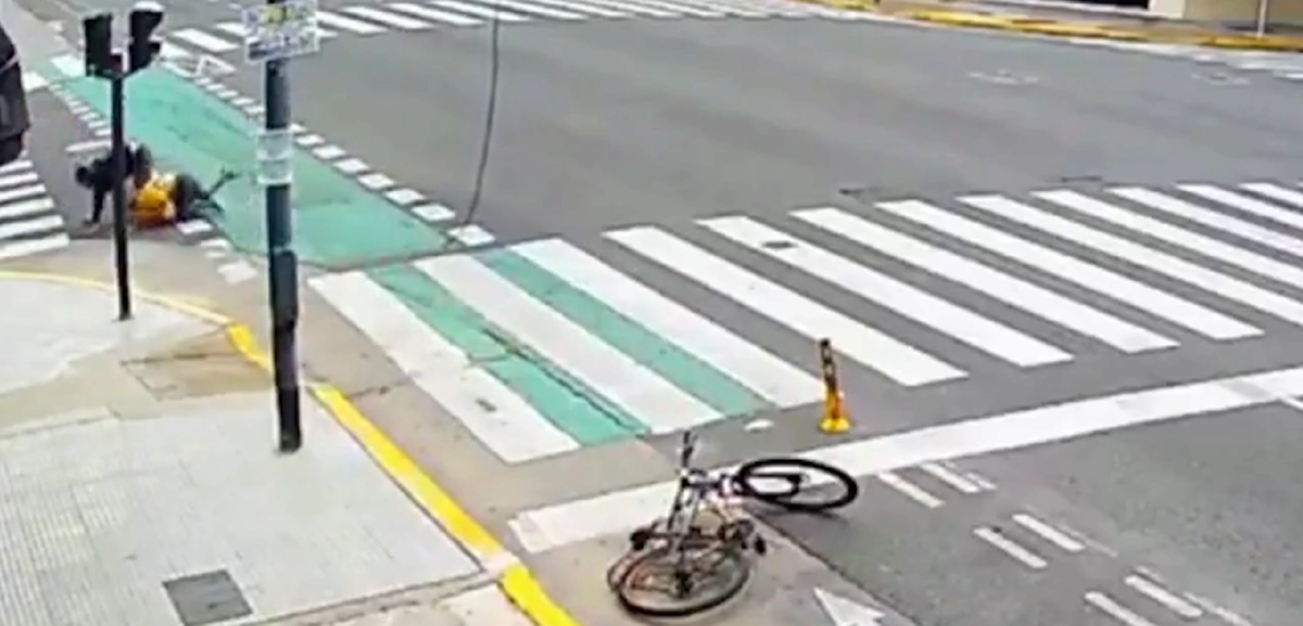 Девушка схватила воришку