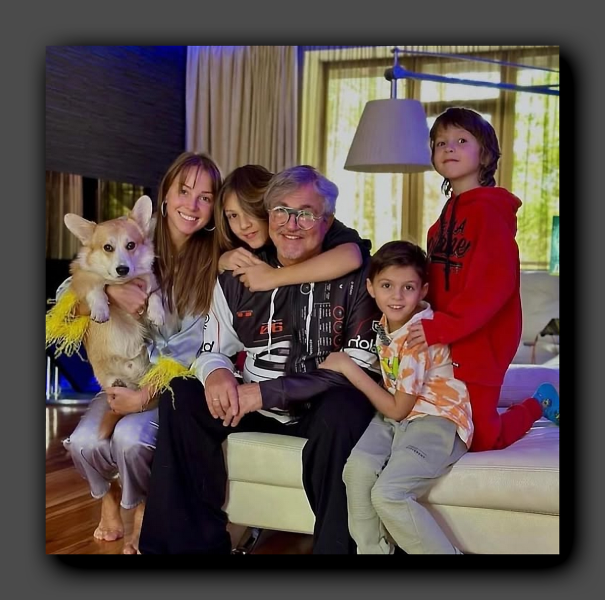 Счастливая (до недавнего времени) семья Дибровых. Скриншот @ 1dbrov. 30 января 2024-го