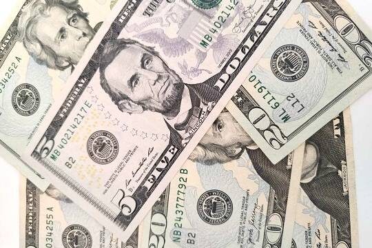    Скотт Бессент рассказал, когда американцы увидят реальный рост доходов