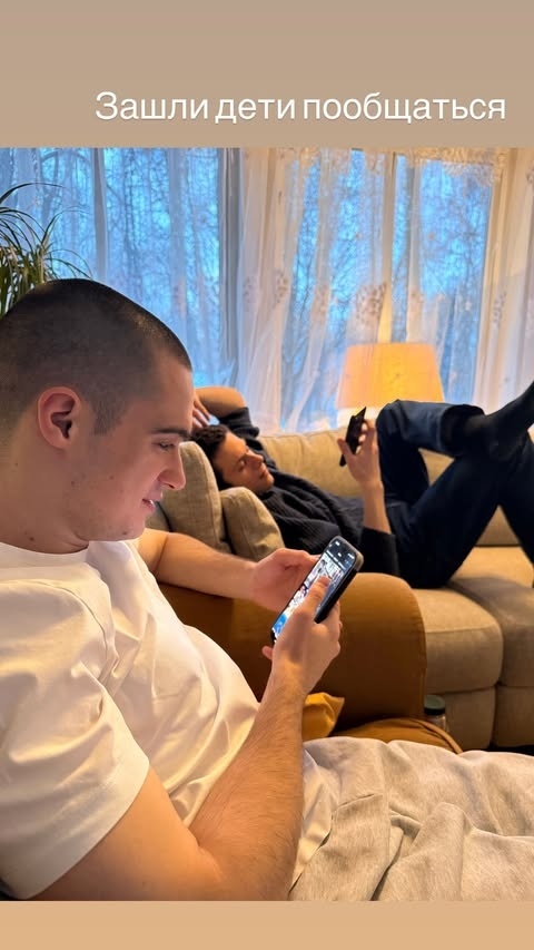    Сыновья Анны Михалковой в гостях у родителейСоцсети Анны Михалковой