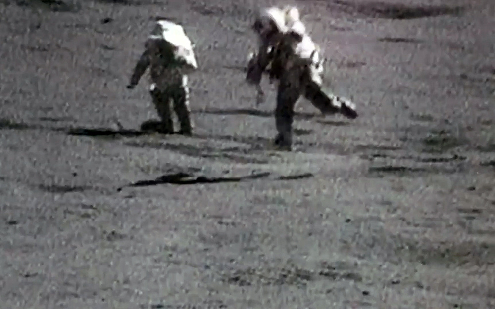 Кадр из видео NASA с прыжками астронавтов