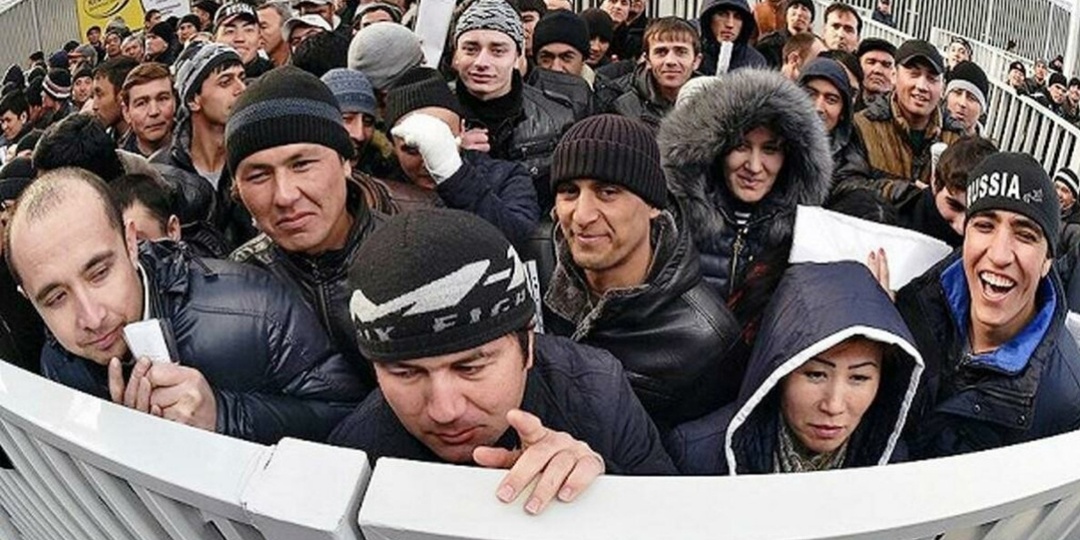 Приезжие были недовольны что нашли нарушения в их магазине и тогда такое началось, что прадедов вспомнили: но не помогло