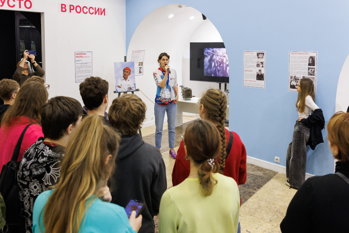 Посетители могут буквально прикоснуться к истории Кусто