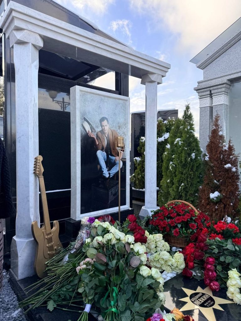    Памятник Владимиру Левкина Юлия Гончарова