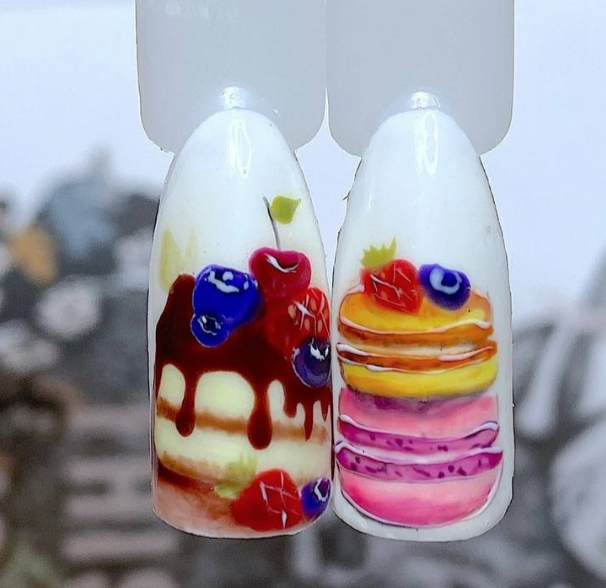 Рисуноки на ногтях: кусочек торта, капкейк с ягодами