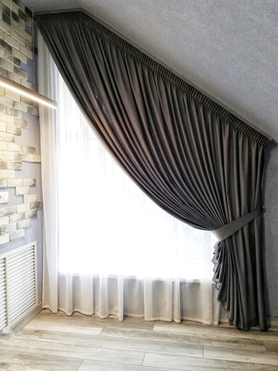  Разбираем популярные заблуждения о шторах: что правда, а что — нет? 🫶

Устали от сомнительных советов по оформлению окон? Давайте вместе разберём самые распространённые мифы, которые мешают создать идеальный интерьер. 

Миф №1: «Дорогие шторы = качественный интерьер»
* Реальность: цена не всегда показатель качества. Главное — правильный выбор ткани и исполнение
* Пример: бюджетные льняные шторы могут выглядеть роскошнее дорогого полиэстера

Миф №2: «В маленькой квартире только светлые шторы»
* Правда: тёмные оттенки могут визуально уменьшить пространство
* Секрет: используйте вертикальные полосы для вытягивания комнаты

Миф №3: «Римские шторы — это старо»
* Факт: современные модели — это тренд 2024 года
* Бонус: они идеально подходят для минимализма и лофта

Миф №4: «Шторы нужно менять каждый сезон»
* Действительность: правильно подобранные шторы служат годами
* Совет: лучше иметь базовый комплект и сезонные акценты

Миф №5: «Натуральные ткани — самые практичные»* Истина: современные синтетические материалы часто превосходят натуральные по износостойкости* Важно: выбирать нужно исходя из назначения комнатыМиф №6: «Шторы должны быть в тон стенам»* На самом деле: контрастные решения создают стильный акцент* Тренд: сейчас в моде игра с цветом и фактурами💡 Лайфхак: не верьте всему, что говорят! Доверяйте только проверенной информации и собственному вкусу.А какие странные советы про шторы вы слышали? Делитесь в комментариях! 👇#шторы #дизайнинтерьера #ремонт #домоводство #шторыназаказ #мифы #интерьер дизайн #сшитьшторыназаказкрасныйсулин #сшитьшторыназаказновошахтинск #сшитьшторыназаказростов 