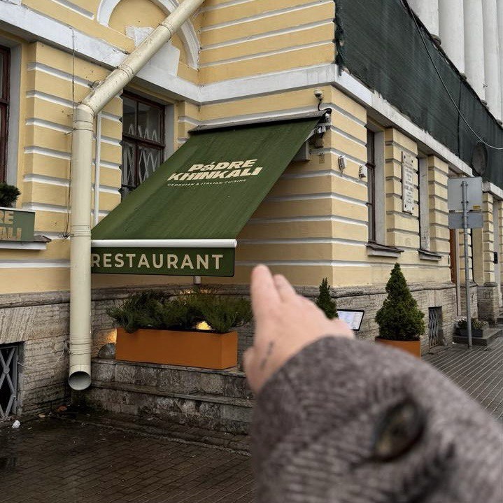 Вход в ресторан