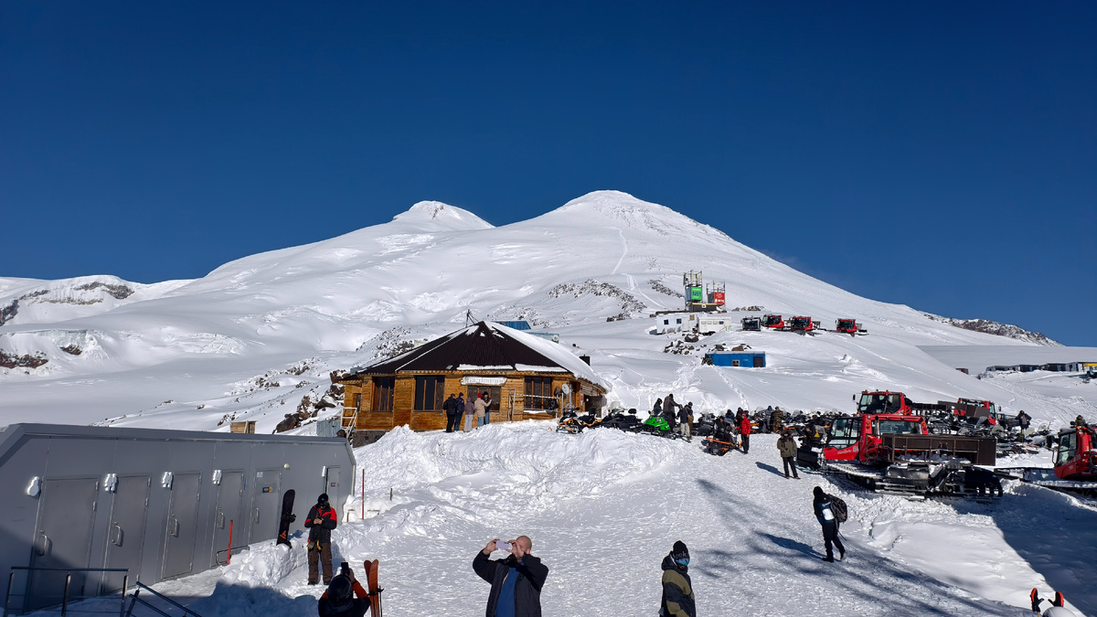 Вид на Эльбрус со станции Гарабаши