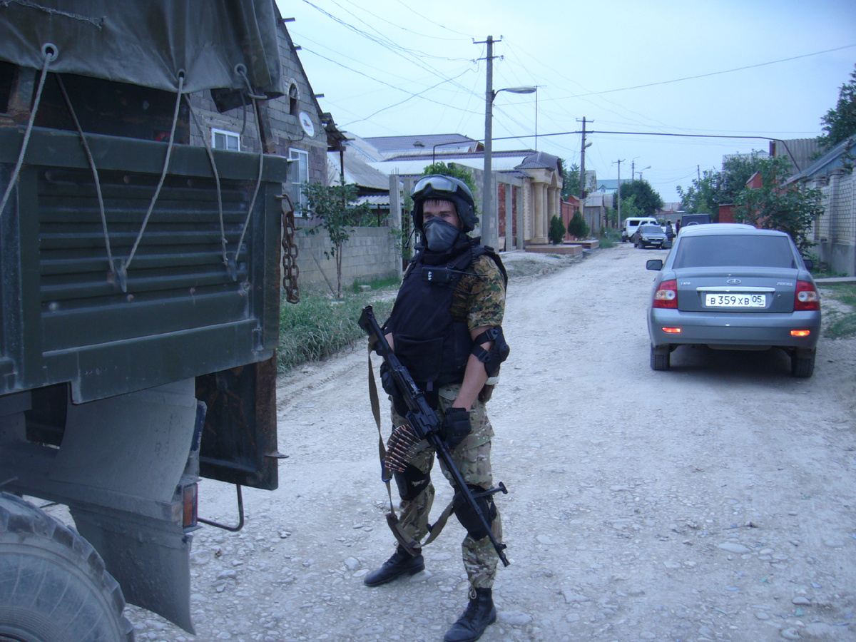 Боец СОБРа во время проведения специальной операции. Дагестан