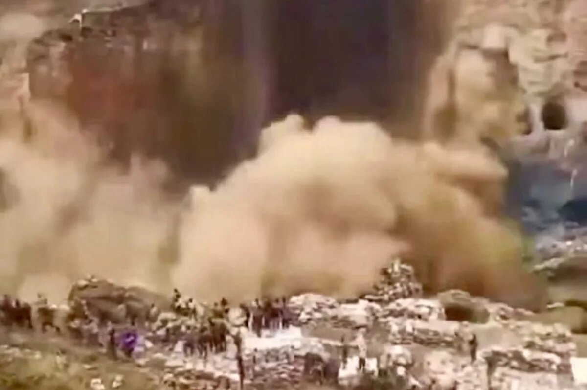    Появились кадры обрушения медного рудника в Конго