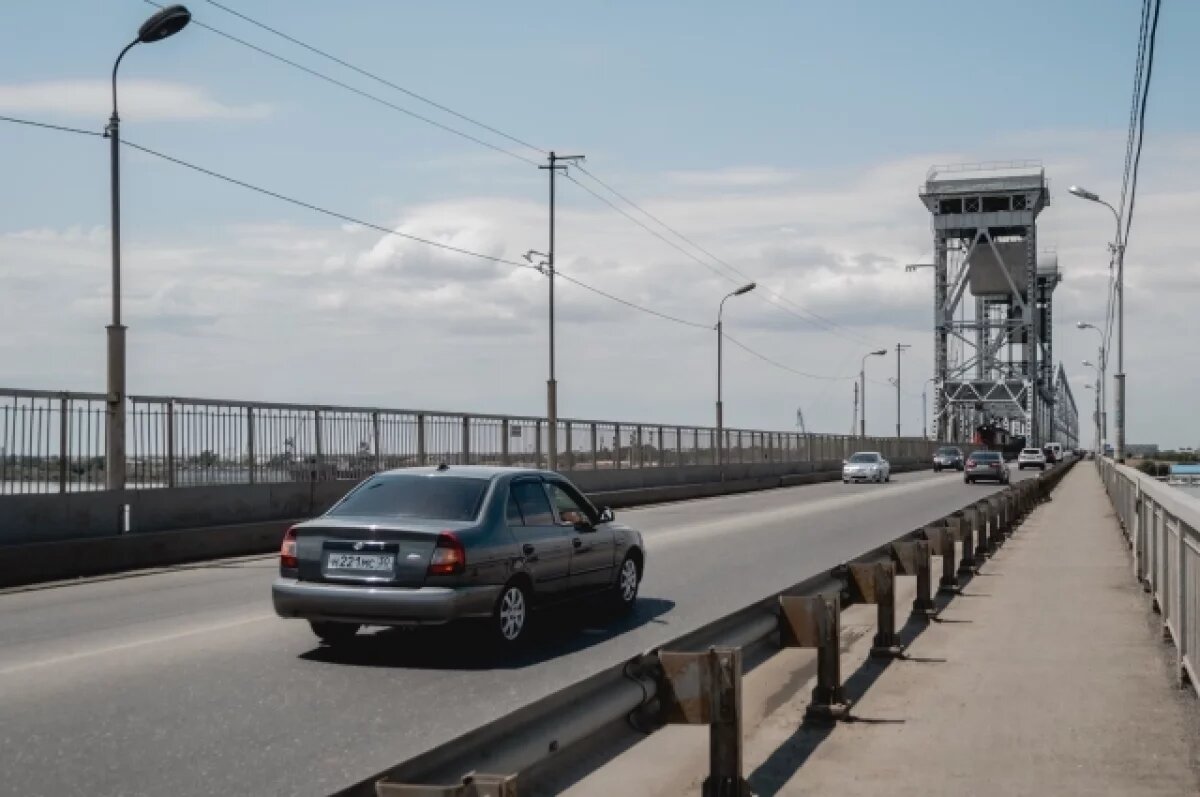    Движение по Старому мосту снова открыто, но впереди ремонт второй полосы