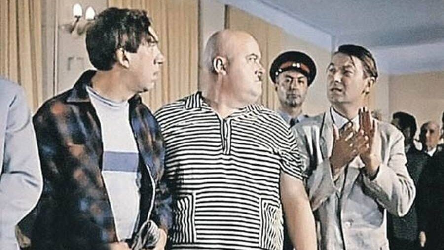 Стоп-кадр из фильма «Кавказская пленница, или Новые приключения Шурика»