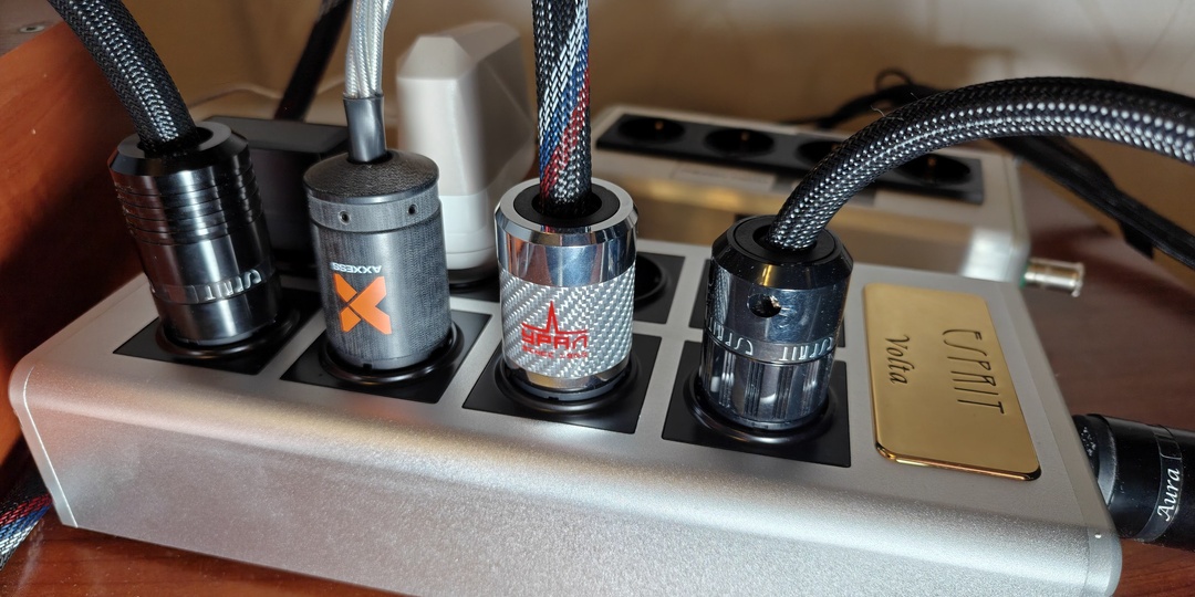 В общем, после выставки помчали на спонтанные аудио тесты и