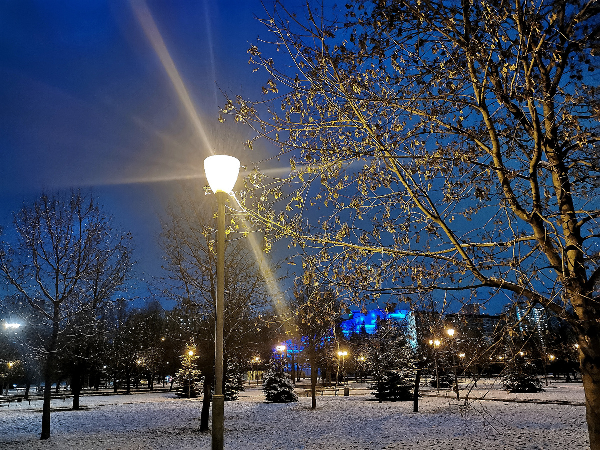 Красивый пейзаж по дороге 