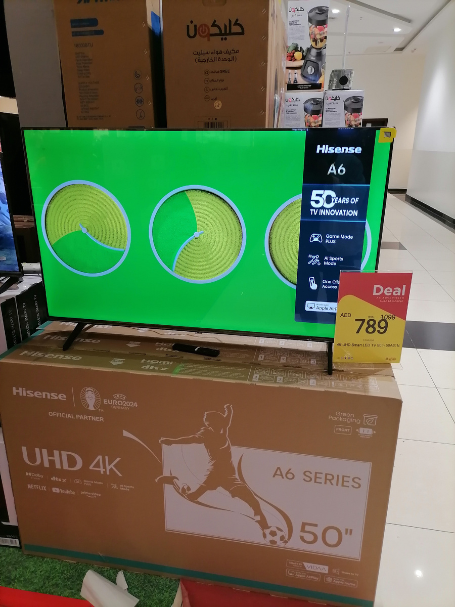 Фото телевизора Hisense в супермаркете NESTO в Эмиратах