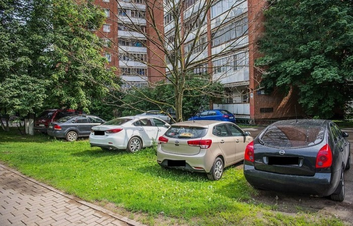 За что автолюбителя могут неожиданно оштрафовать во дворе
