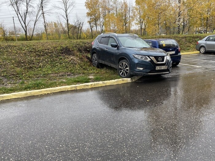 Размер штрафа за парковку на газоне зависит от региона