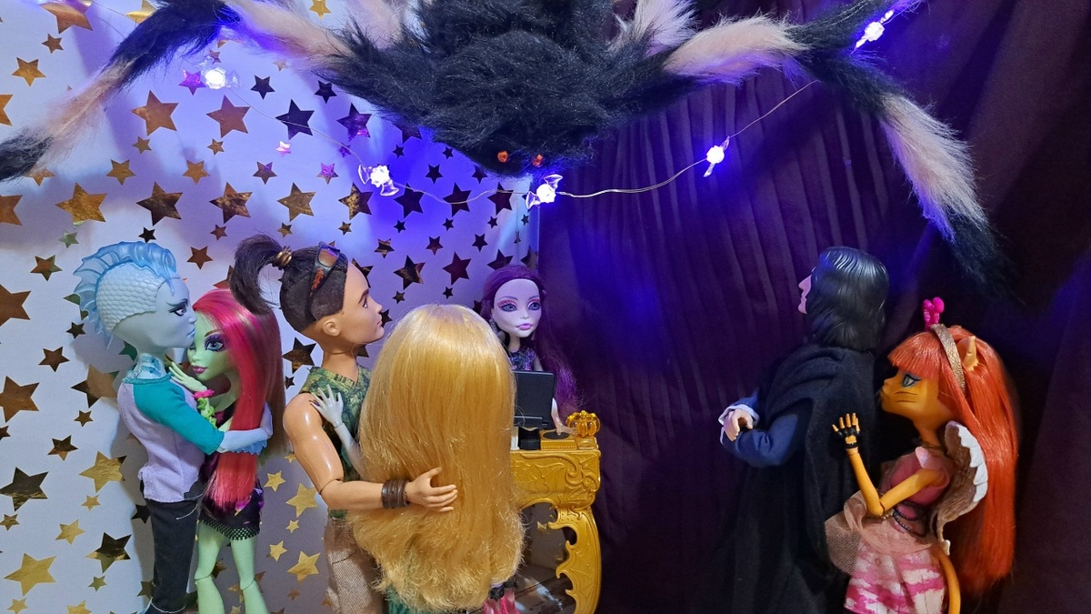 Угадайте, кто страшнее - большой паук или профессор Снейп.???