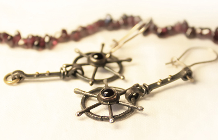 Серьги с камнями лечили болезни!