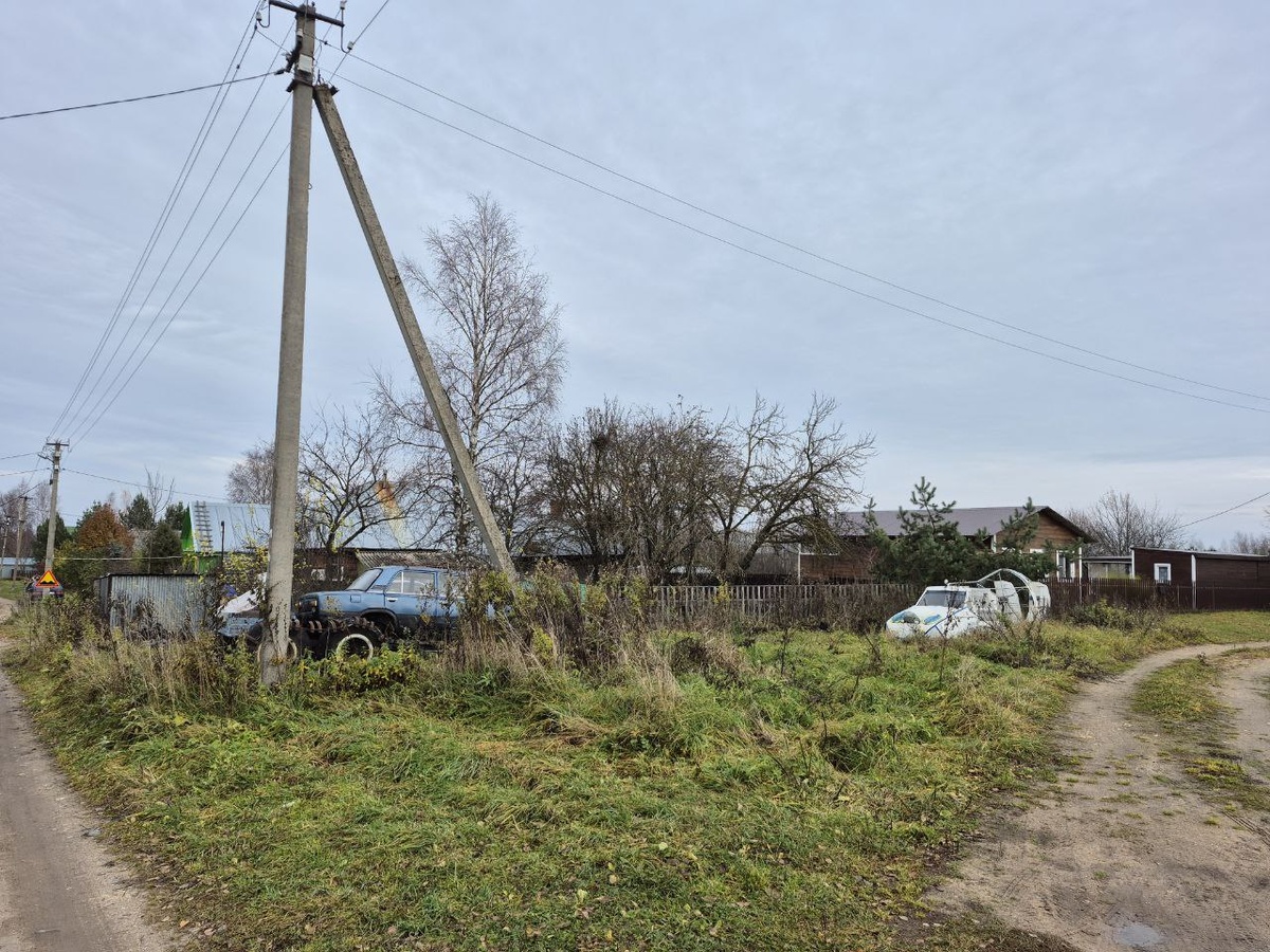 Технику возле дома Лешукова видно издалека