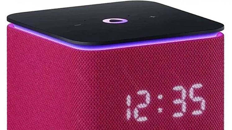     Серьезную угрозу представляют киберпреступники, которые могут взламывать гаджеты с микрофоном