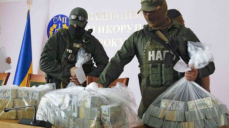    AP PHOTO/EFREM LUKATSKY Первые десять лет НАБУ и САП словно пребывали в летаргическом сне, довольствуясь охотой на мелких украинских чиновников
