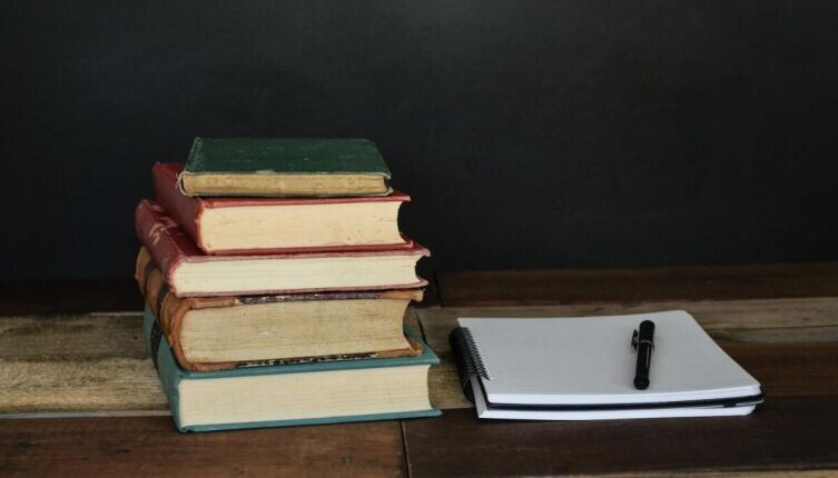    Нужно ли писать лекции современному студенту? Фото: Debby Hudson on Unsplash