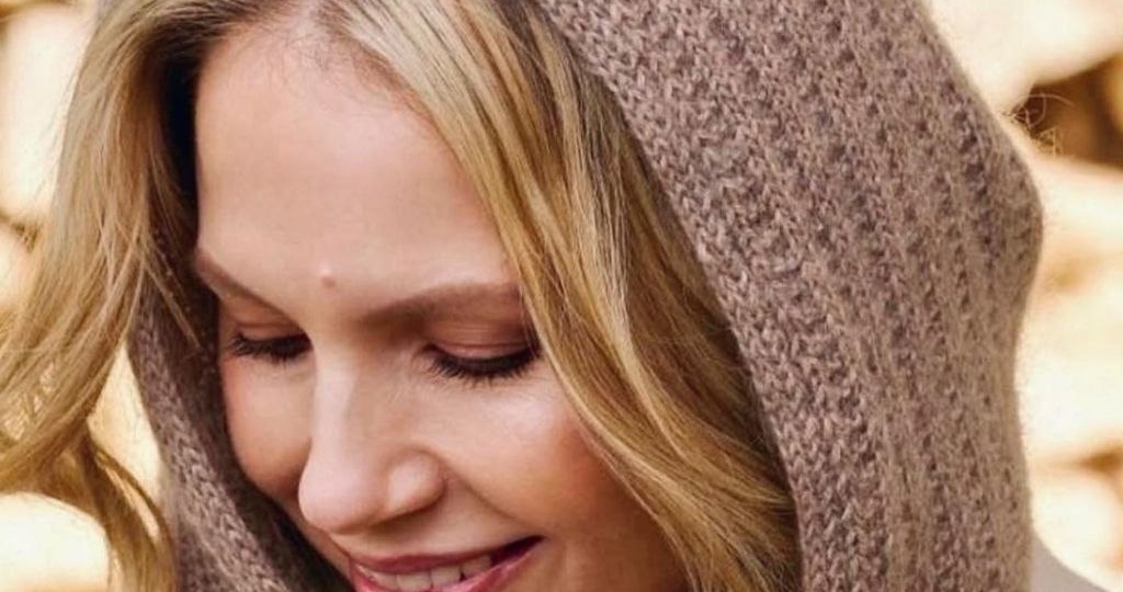 Капор спицами: свяжите свой уникальный стиль и согрейте душу