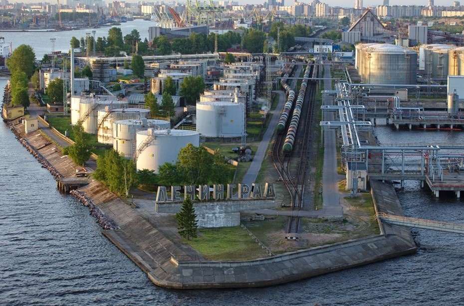    ПНТ - крупнейший российский терминал по перевалке нефтепродуктов в Балтийском регионе Автор фото: Антон Ваганов
