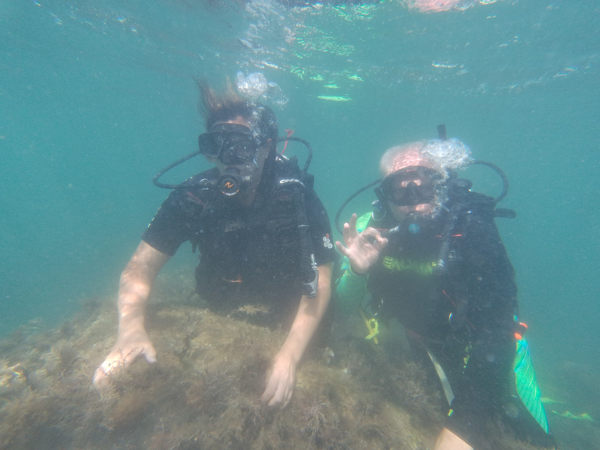 Совместное фото с мужем под водой таки есть👌Но я думала о том как бы скорее попасть на поверхность, поэтому не приняла никакой красивой позы😂