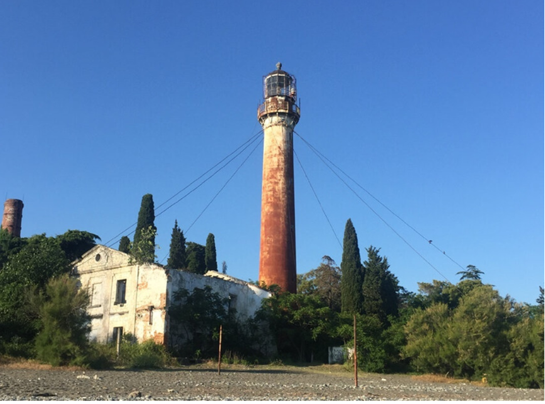 Сухумский маяк. Фото скопировано из интернета