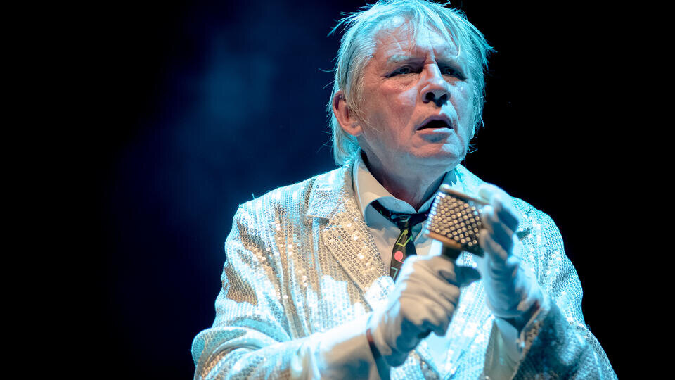     Фронтмен "АукцЫона" Гаркуша присоединился к флешмобу и передал привет Аристарху Евгений Стукалин/ТАСС