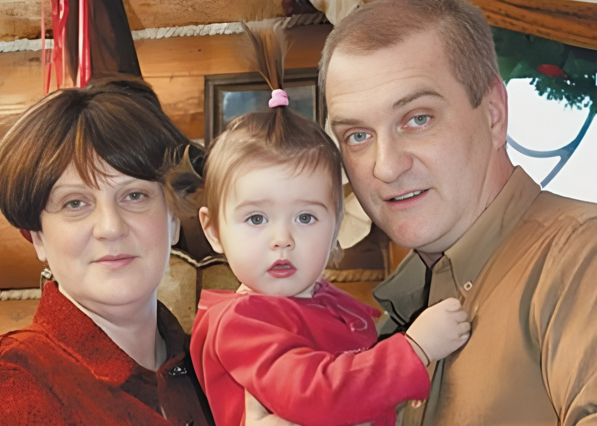 Александр Балуев с женой и дочкой