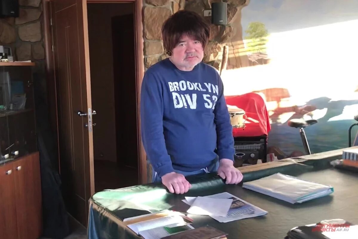    Певец Евгений Осин.