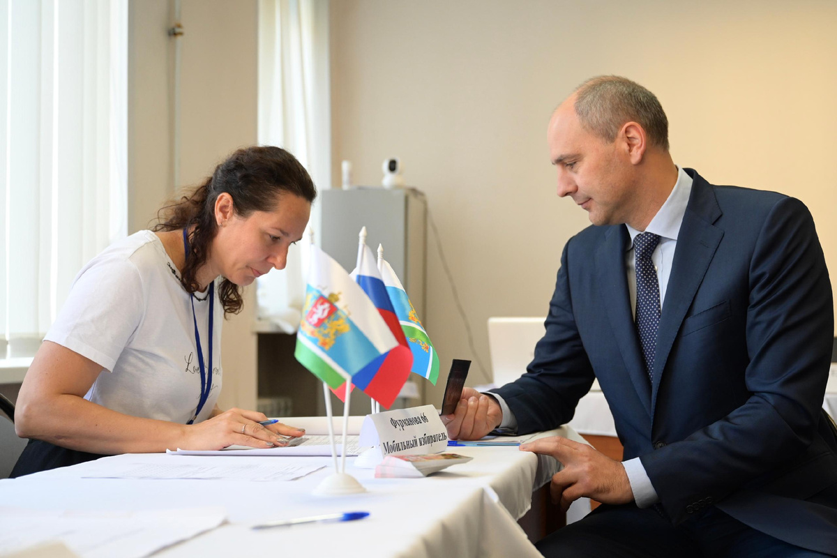 Губернатор Свердловской области Денис Паслер был избран на всеобщих выборах, но не поддержал такую же процедуру для главы Екатеринбурга. Фото: ДИПСО