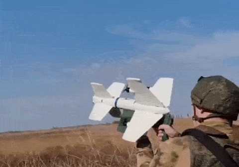    Дрон-перехватчик "Ёлка" уже применяется на фронтах СВО, что повышает шансы на его поступление в распоряжение тыловых частей противодроновой ПВО. Источник: ТГ-канал LOSTARMOUR | Carthago delenda est!